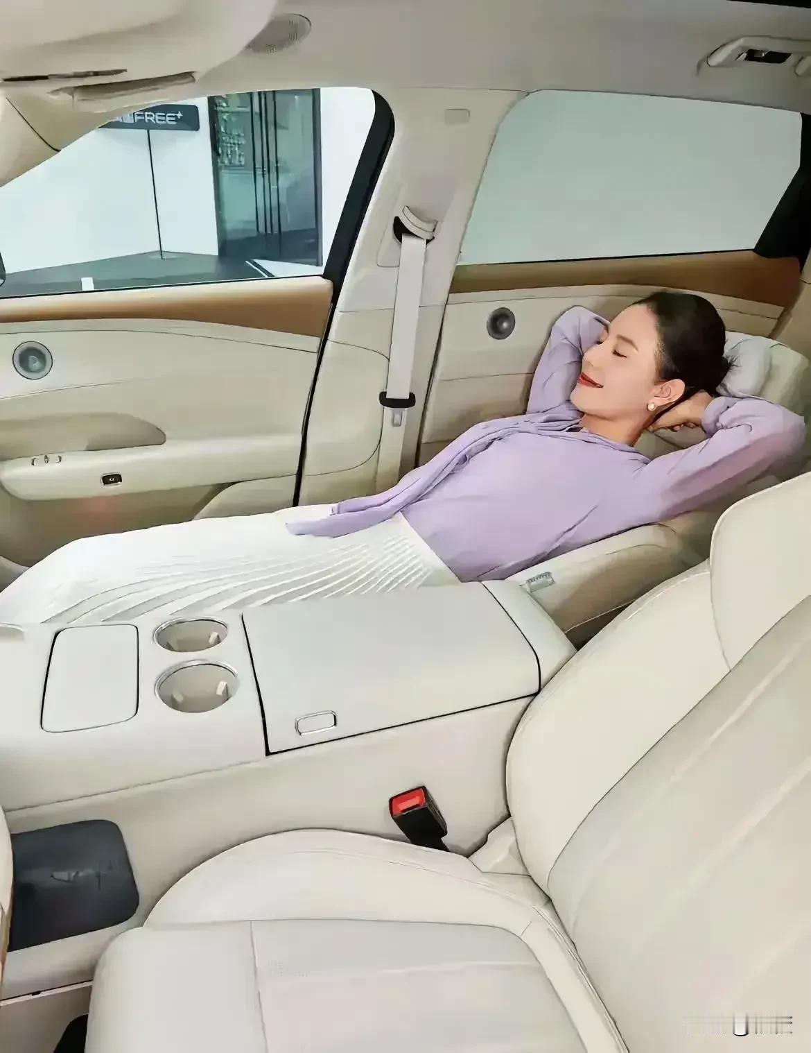 近五年国内新能源汽车渗透率：
1，2020年——6%；
2，2021年——15%