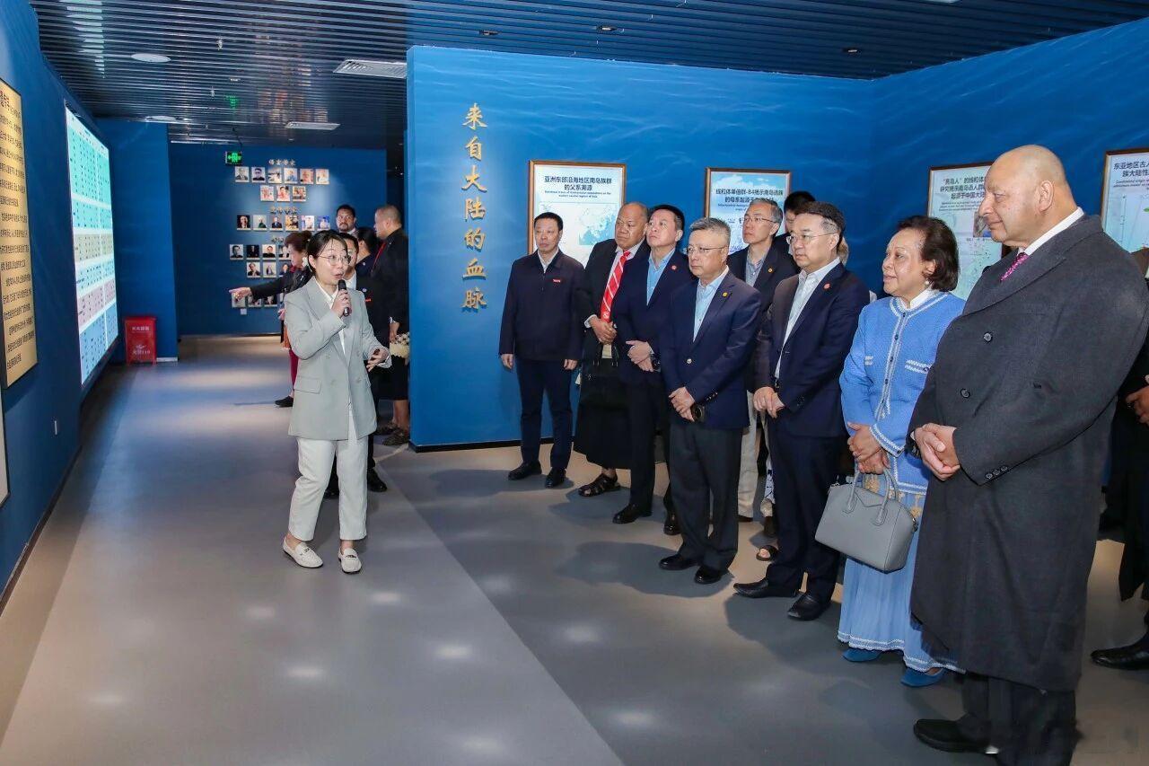 🇹🇴🇨🇳11月22日上午，汤加王国国王图普六世、王后娜娜茜帕乌·图库阿霍