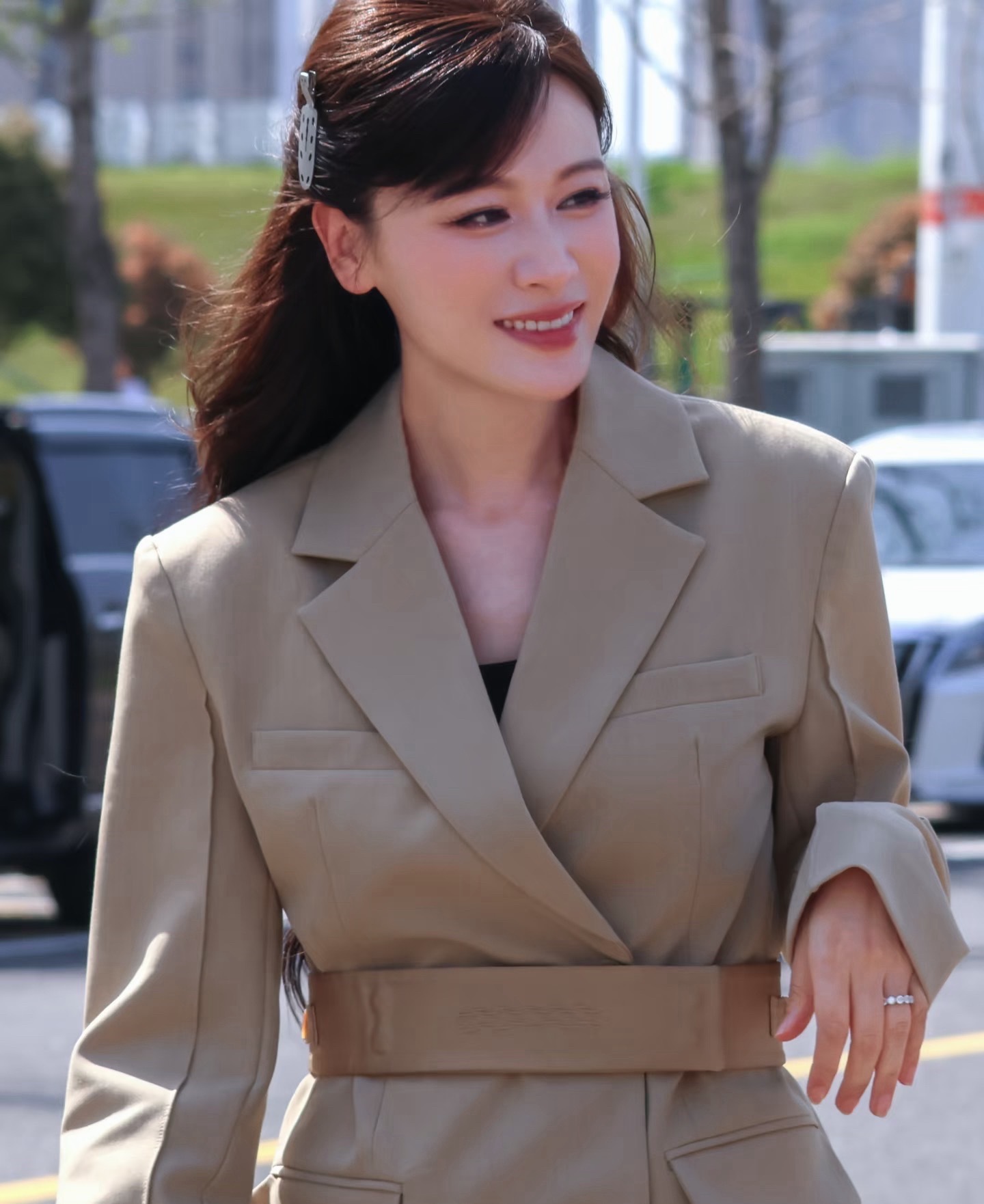 叶一茜吟唱今晚这段吟唱氛围感直接拉满，声线温柔又有故事感，缓缓哼唱的样子格外治愈