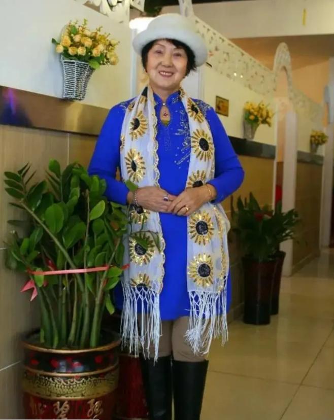 1986年，53岁的“上海女首富”吴胜明，因走私被判死缓。入狱后，丈夫带着保姆和