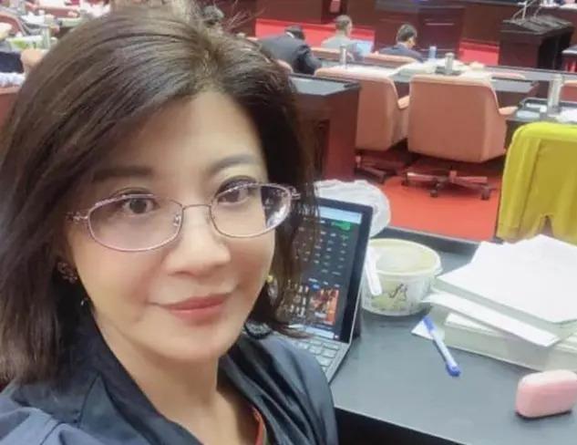 陆委会副主委梁文杰的妻子、民进党立委林楚茵最近就巴丹群岛议题放话，称所谓“危机”