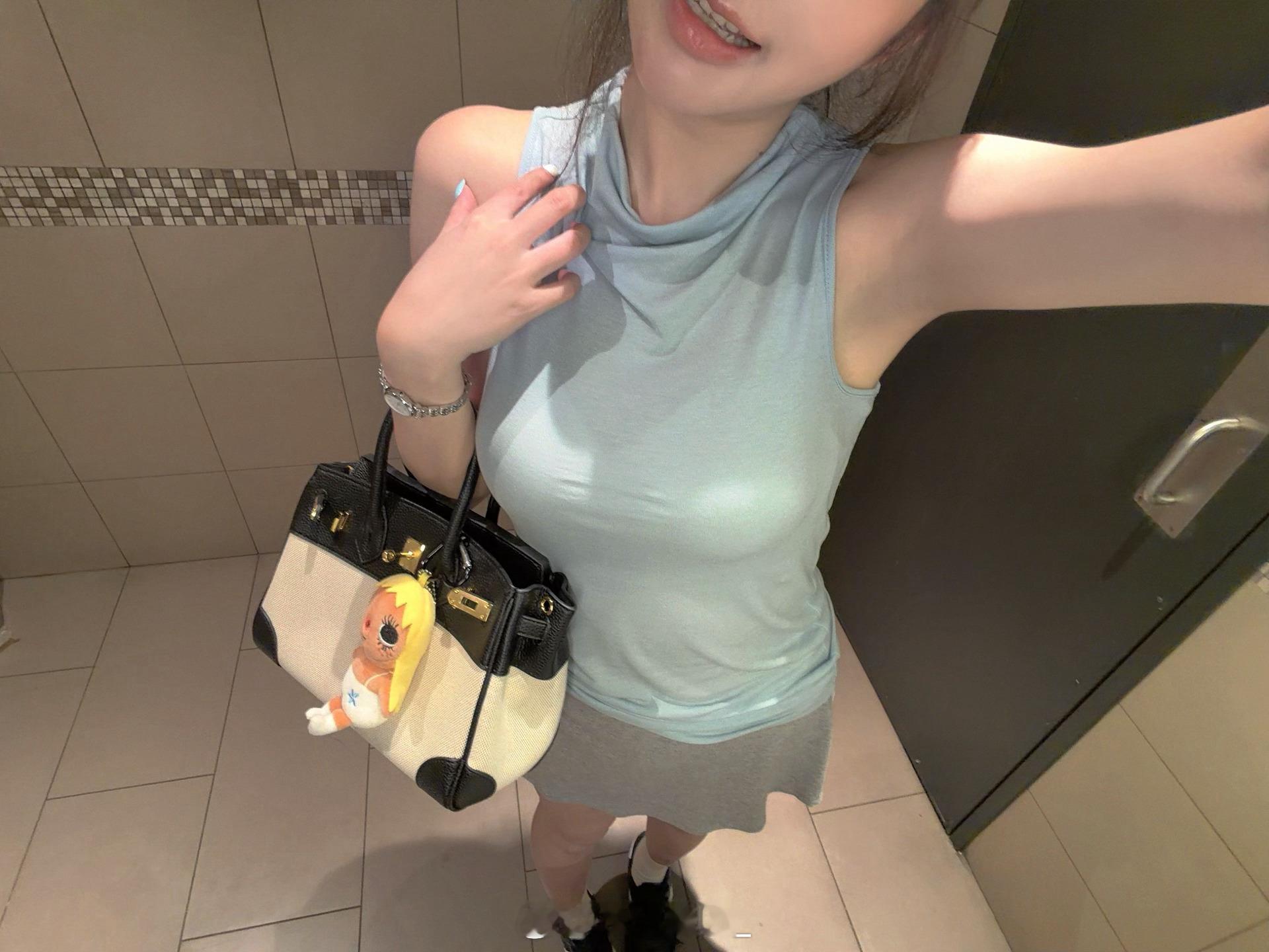 今天一直在感叹衣服面料好舒服的一天哈哈哈哈🤓 