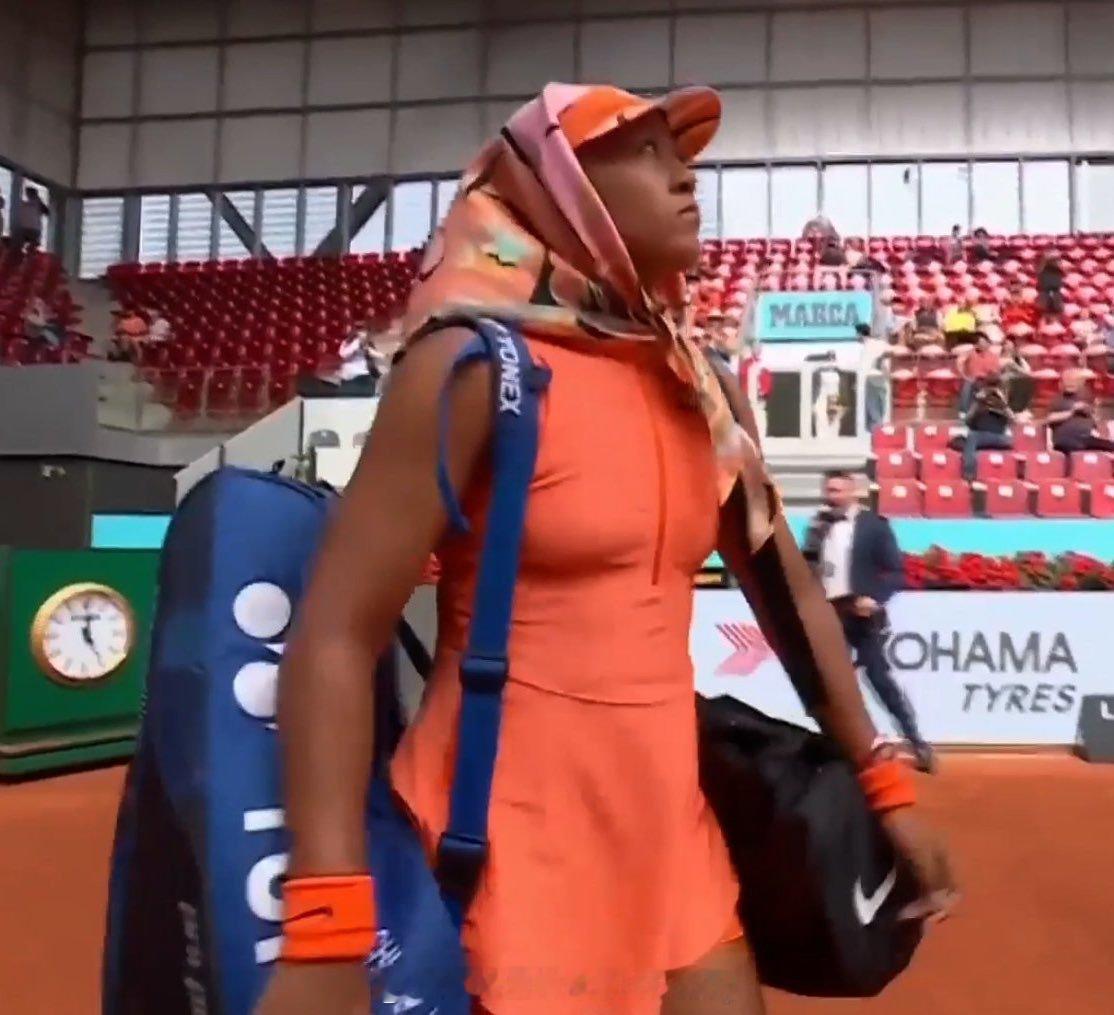 昨天大阪直美“村姑”造型如何❓让我们想到了梅总网球wta