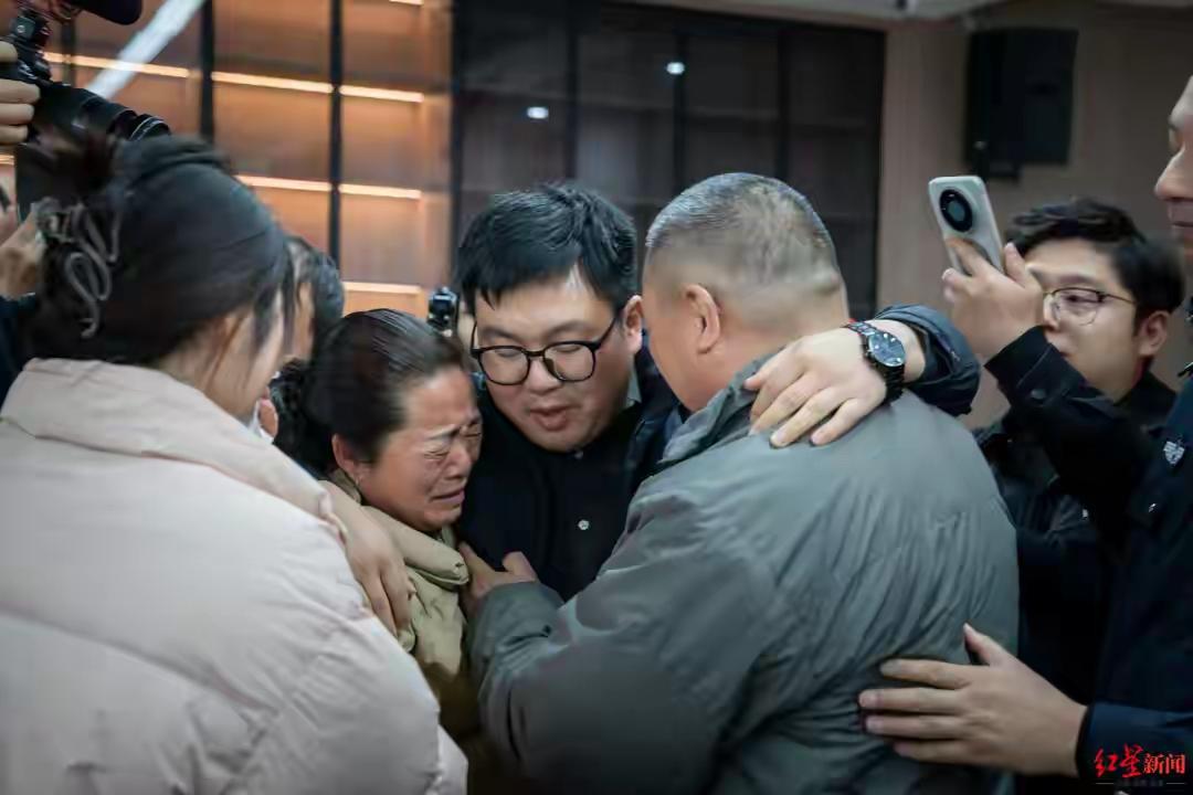 完整榜单——这个标题背后，藏着一段穿越36年的时光裂缝，一个家庭用坚韧和爱谱写的