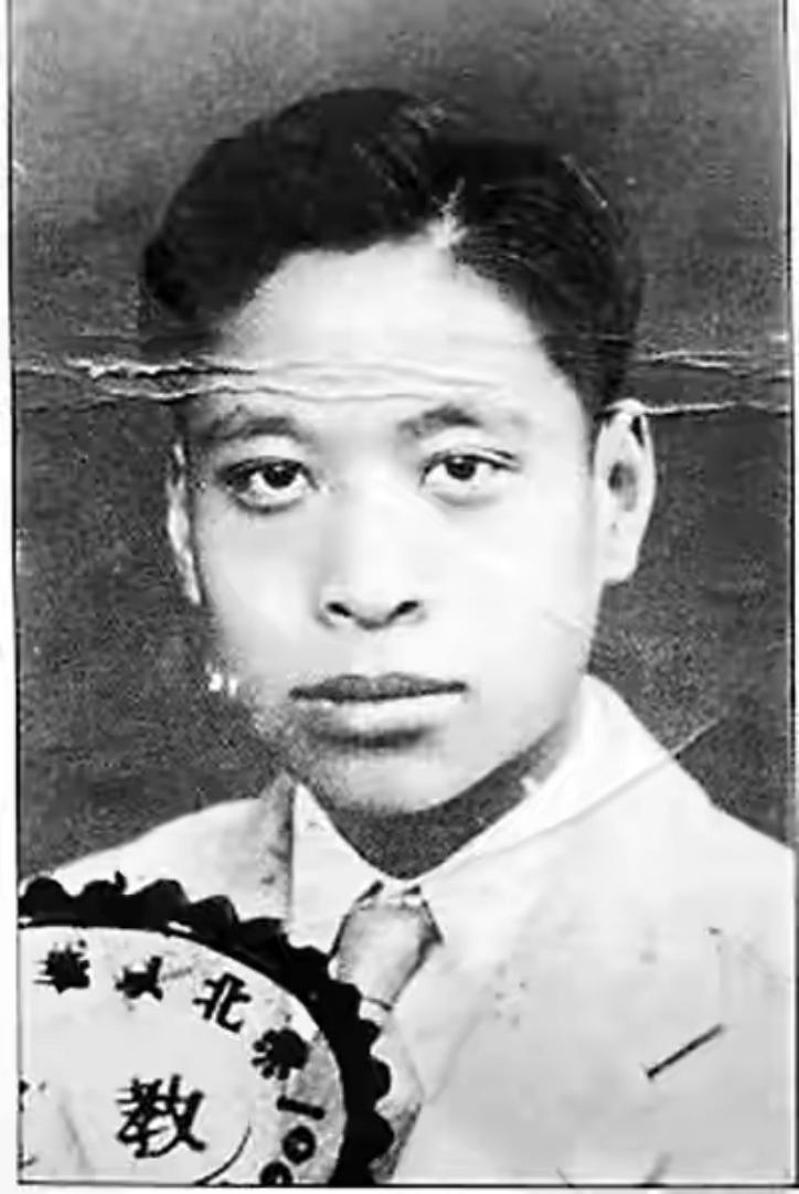 1940年7月7日，《新民报》总编辑吴菊痴在台上大喊：皇军万岁！台下的冯运修愤怒