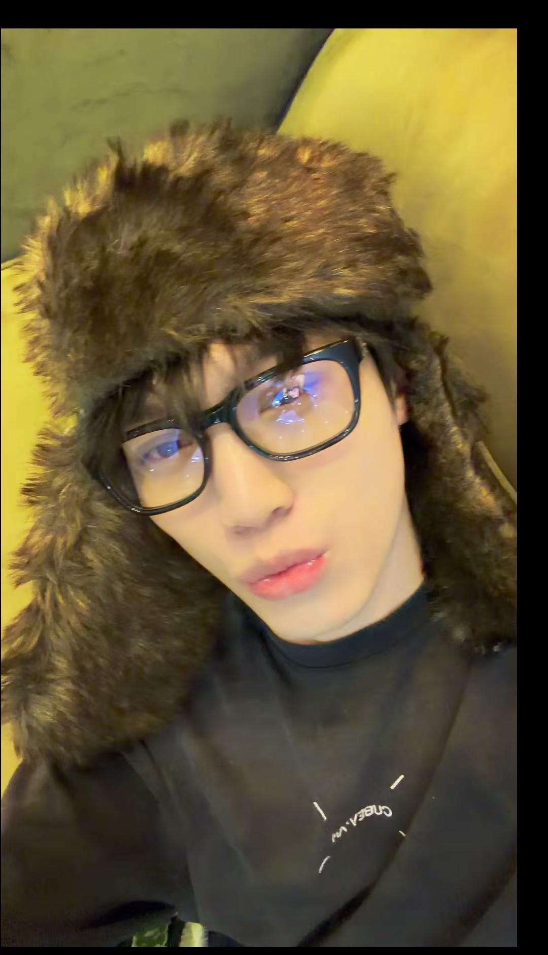 第一次来沈阳  遇到了些奇奇怪怪的人  所以多留了几天  怪能喝的  怪可爱的 
