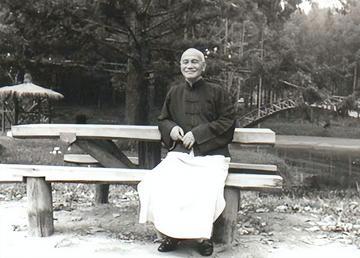 蒋介石很会养生，寿命颇高。尤其是喜欢青山绿水，亭台楼阁
蒋介石，1887年出生于