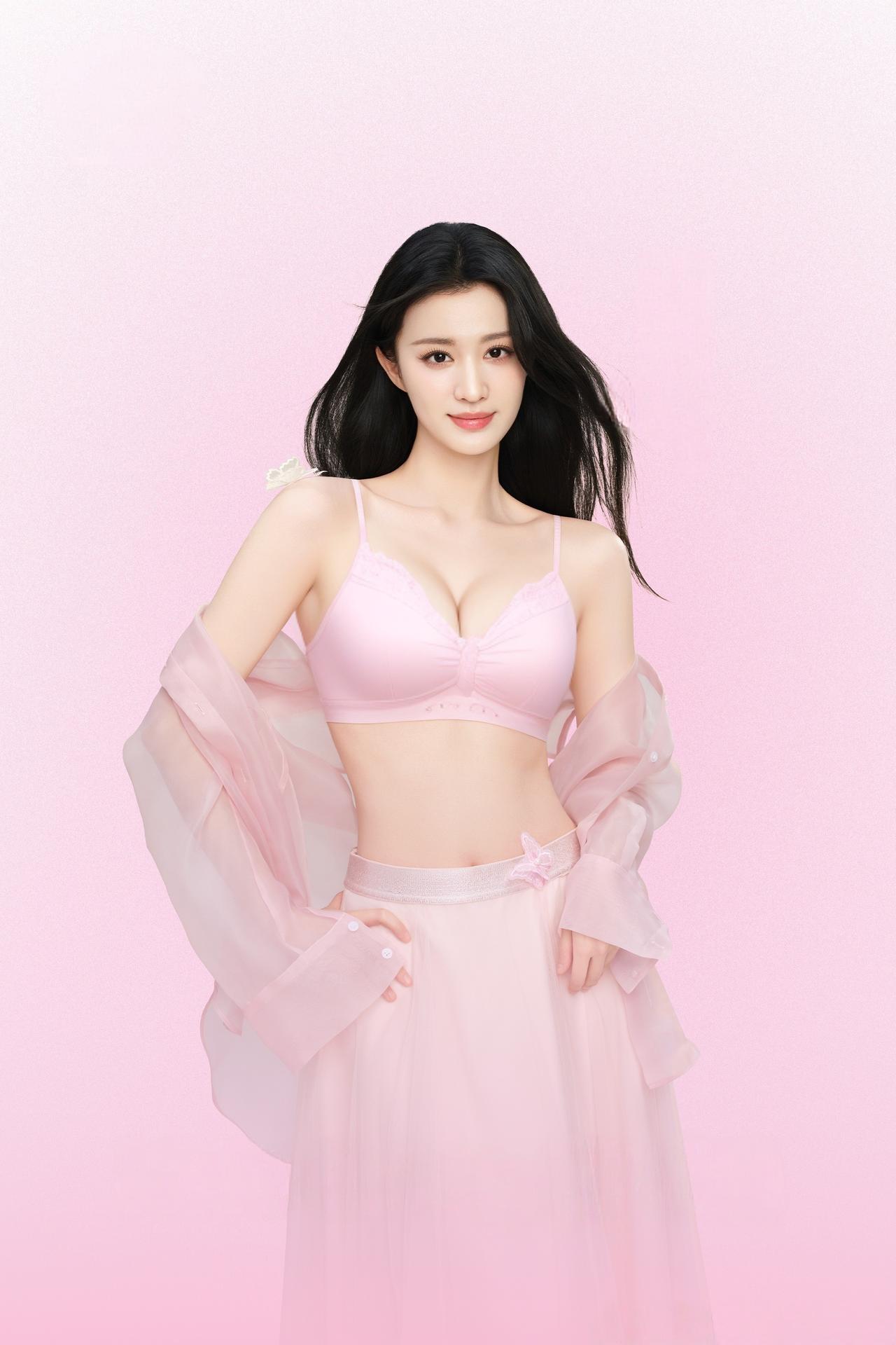 欣赏船的健康身材王楚然