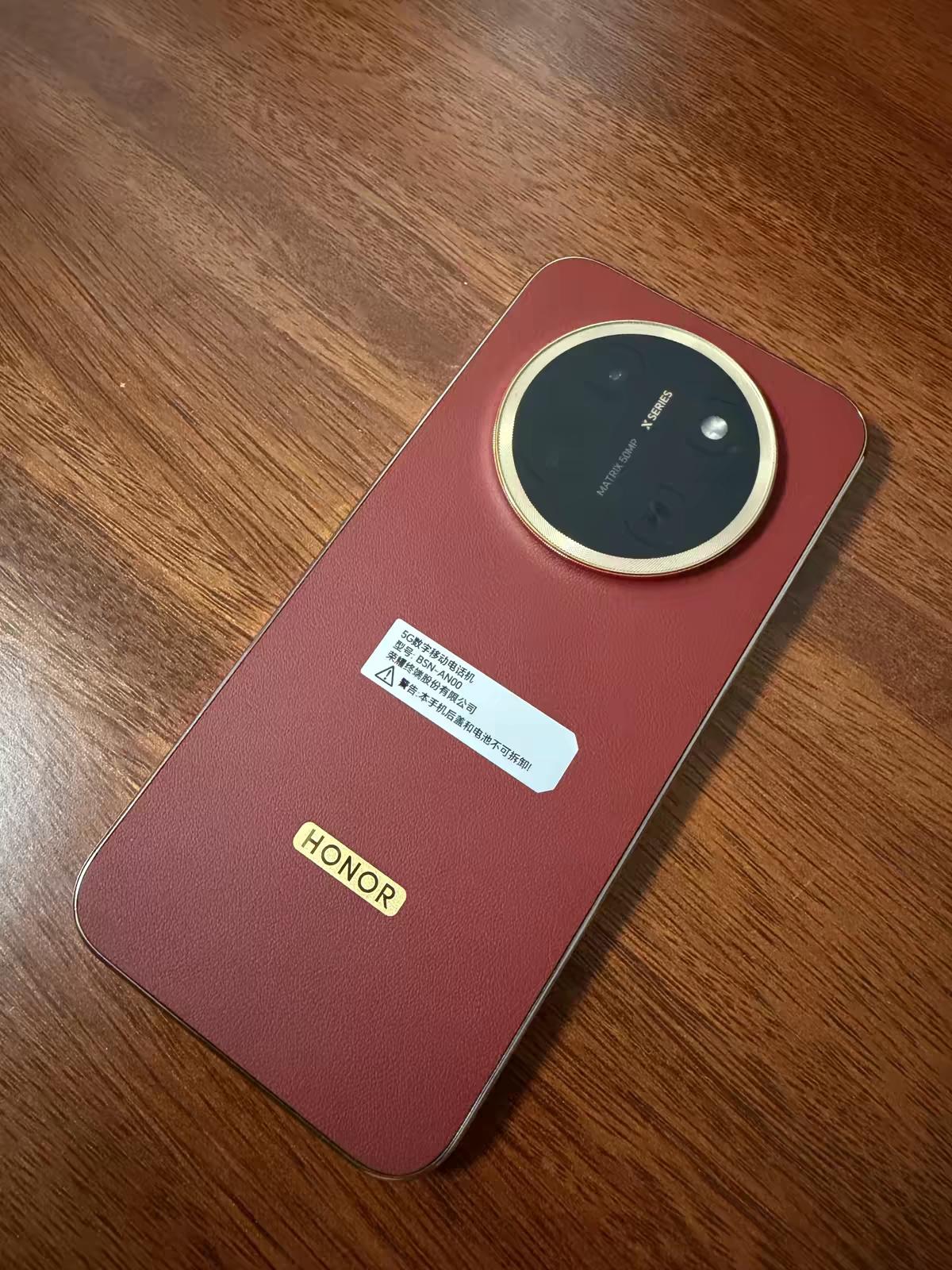 爸妈用了半辈子老手机，这次被两台荣耀X80 Pro Max彻底惊到了。下单前还担