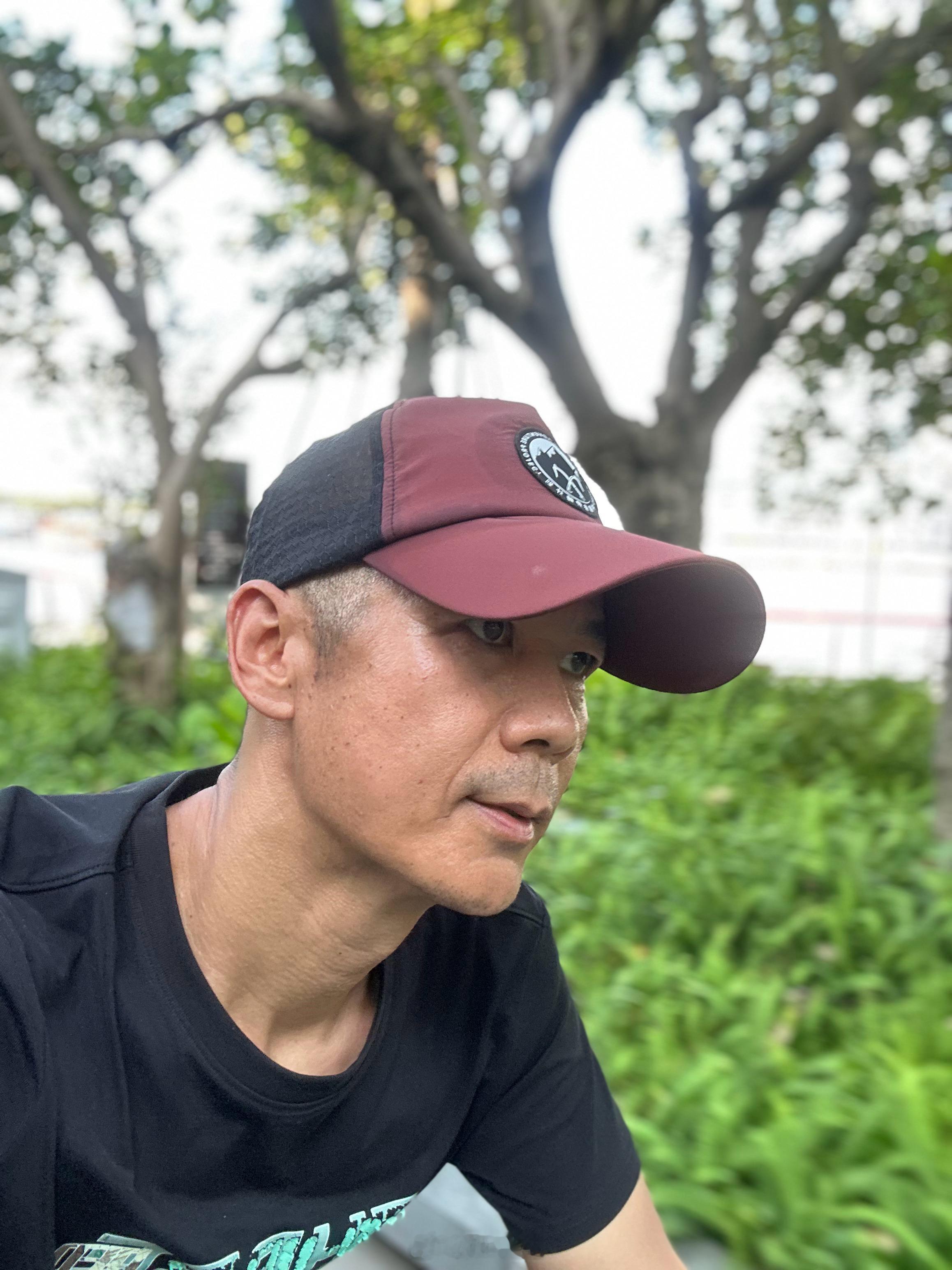 回溯了今日骑行的数据历史以来心率压的最低的一次当然平均配速上也体现出来了，全程很