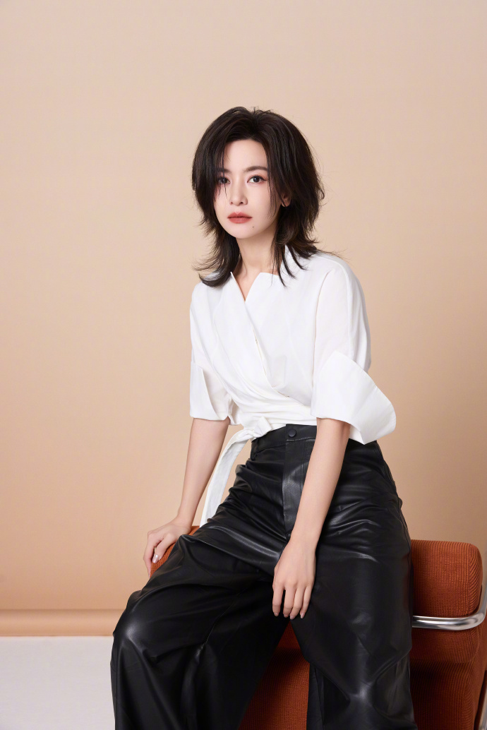 李晟新歌如常李晟立秋发了一首秋天的歌“世事无常，生活如常。” 李晟的新歌《如常》