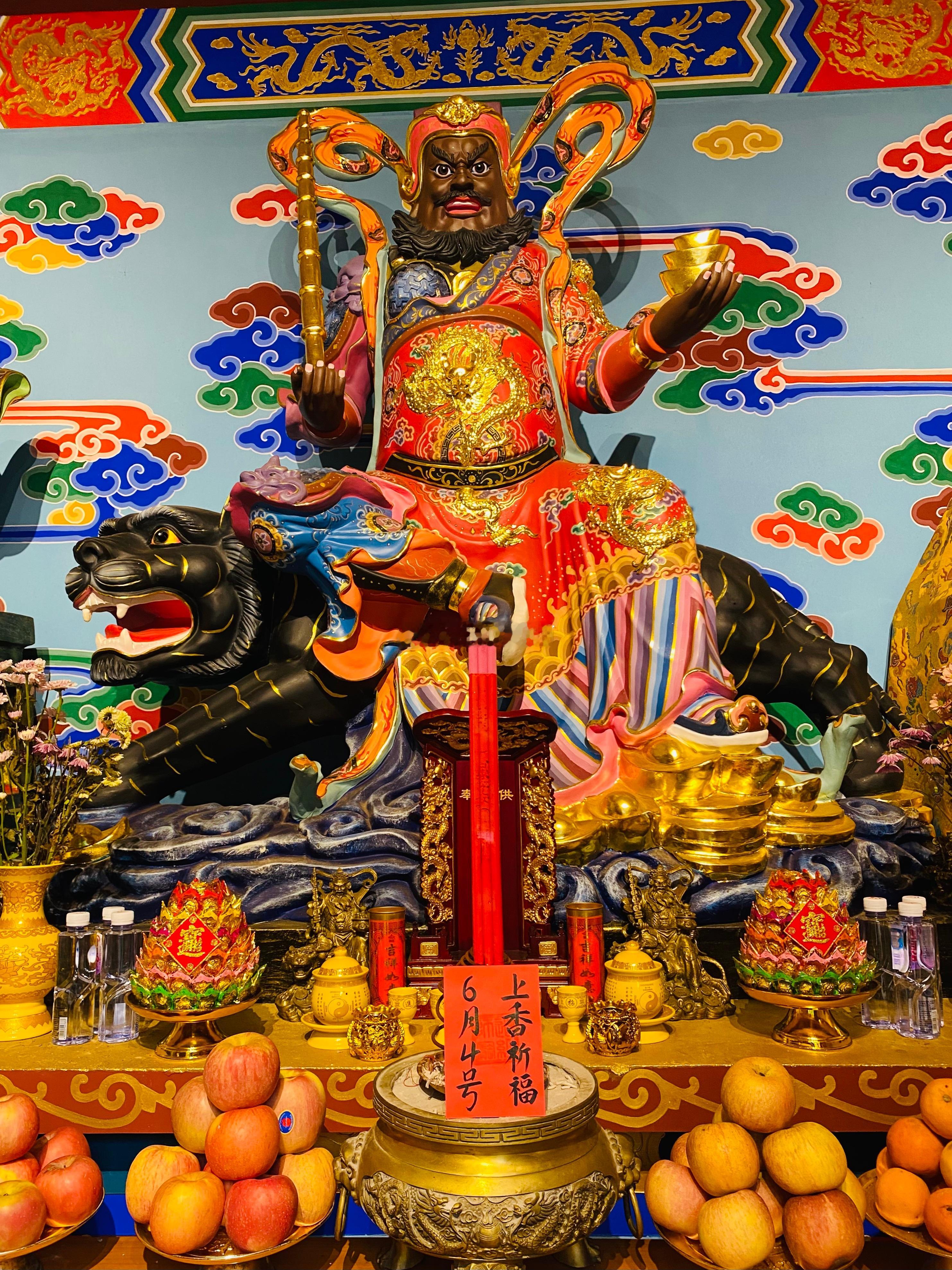 今日黄道吉日，你收获双倍好运的时刻已经到来，6月4号师父在财神殿为众粉加持福慧财