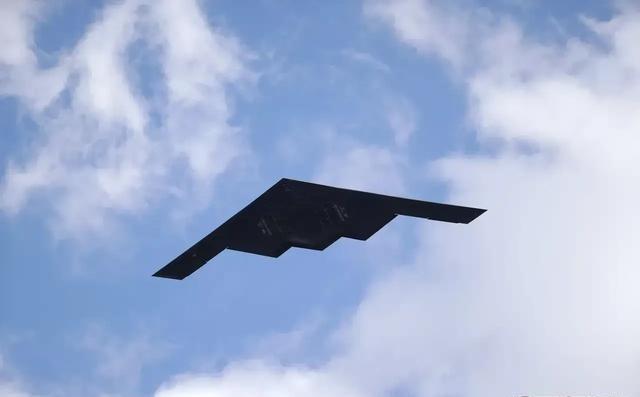 大陆武器技术全面赶超美国，近两三年将成现实。近年来中国军工技术呈爆发式突破，两三