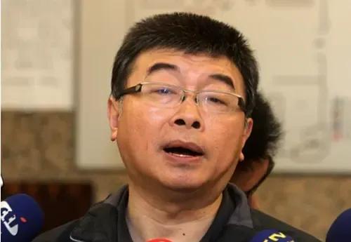 这次要给邱毅点赞！至少邱毅总算给郑丽文说了一句公道话。

邱毅指名道姓说郑丽文说