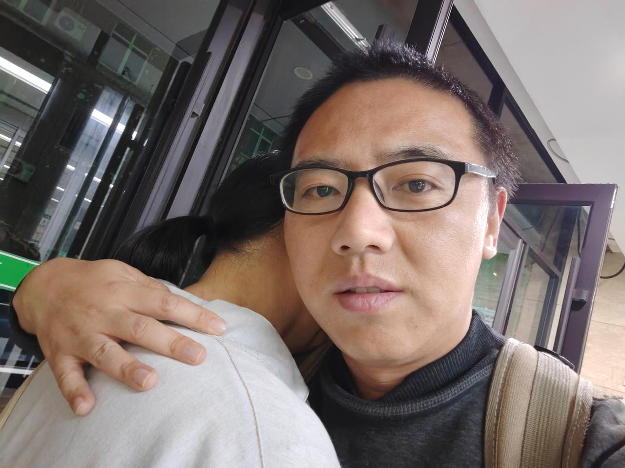 一大早，好困，还是没睡够，浑身上下没有力气。今天是被闹钟吵醒的，4点多的时候醒了