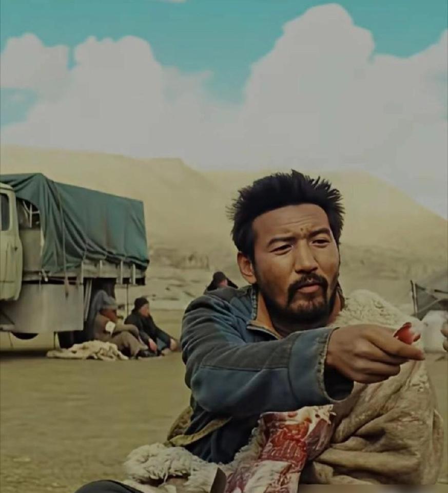 资本砸再多钱买热搜也白搭。
一个演员在雪地里呵口气，直接让观众破防。
说的就是张