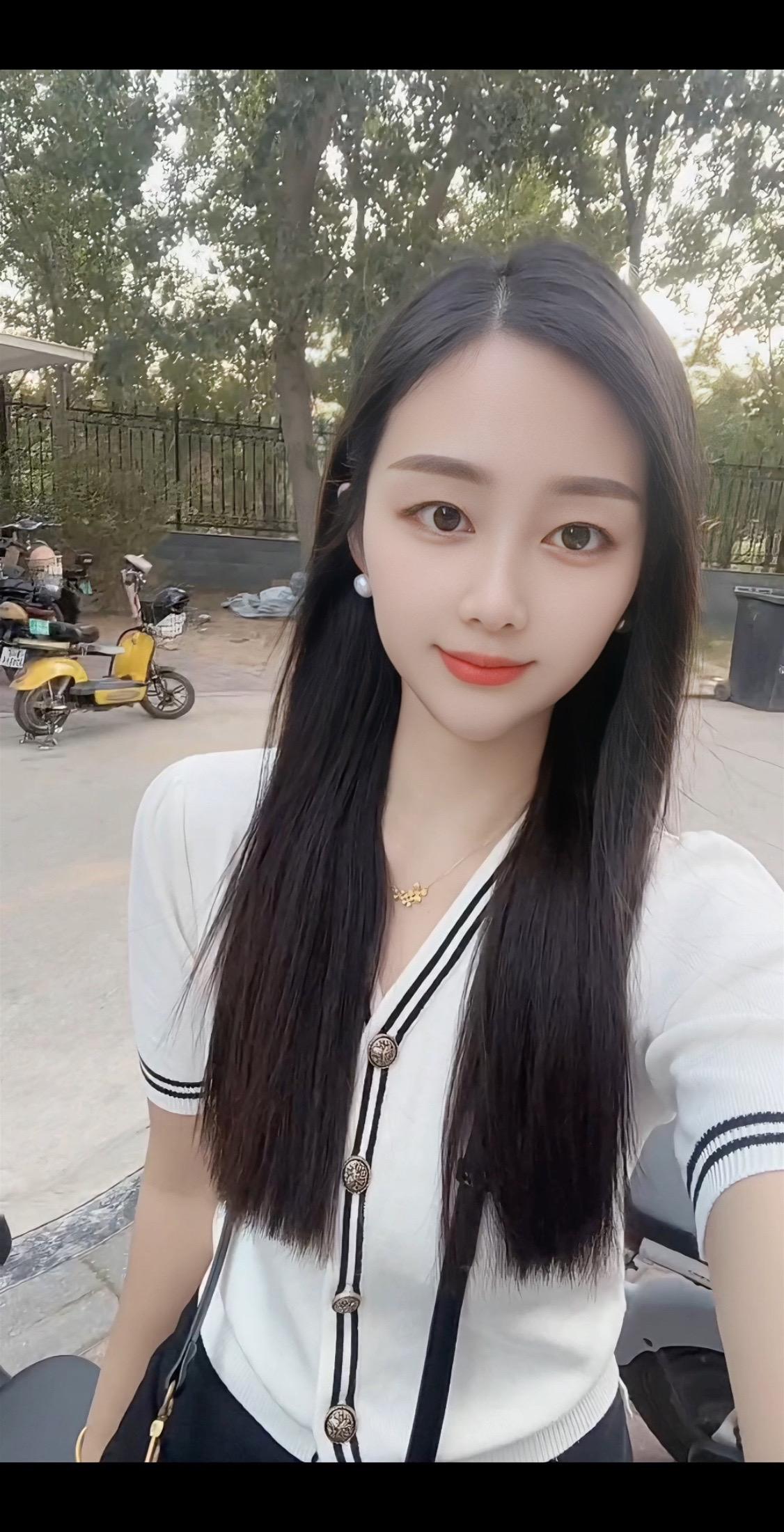 因为以前活的太温顺，所以现在一身反骨