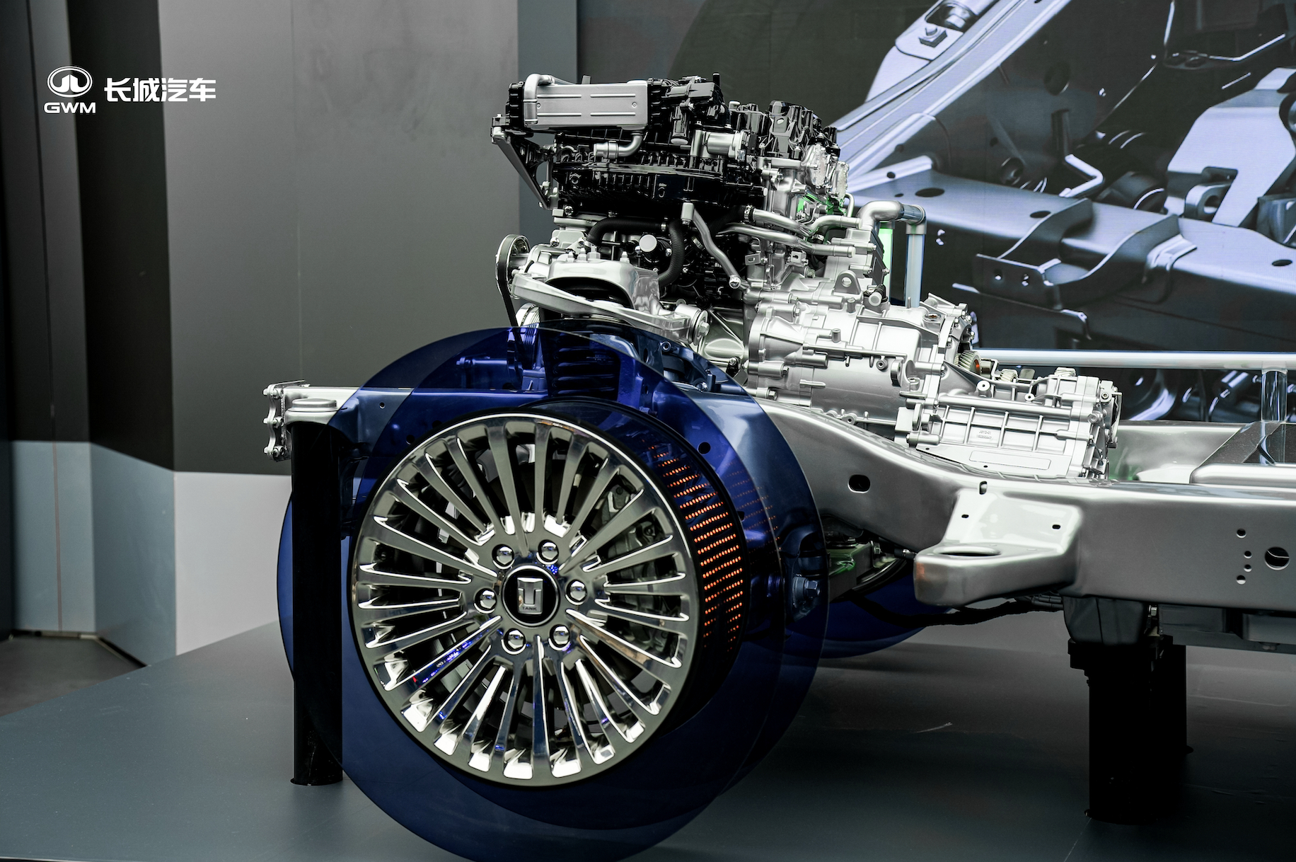 央媒力荐！长城Hi4正以中国汽车创新频繁收获《人民日报》、央视新闻等央媒点赞。这