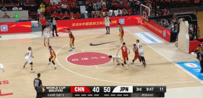 哎，高诗岩就是容易被集火，其实他每场类似这样的防守回合都有好多 
