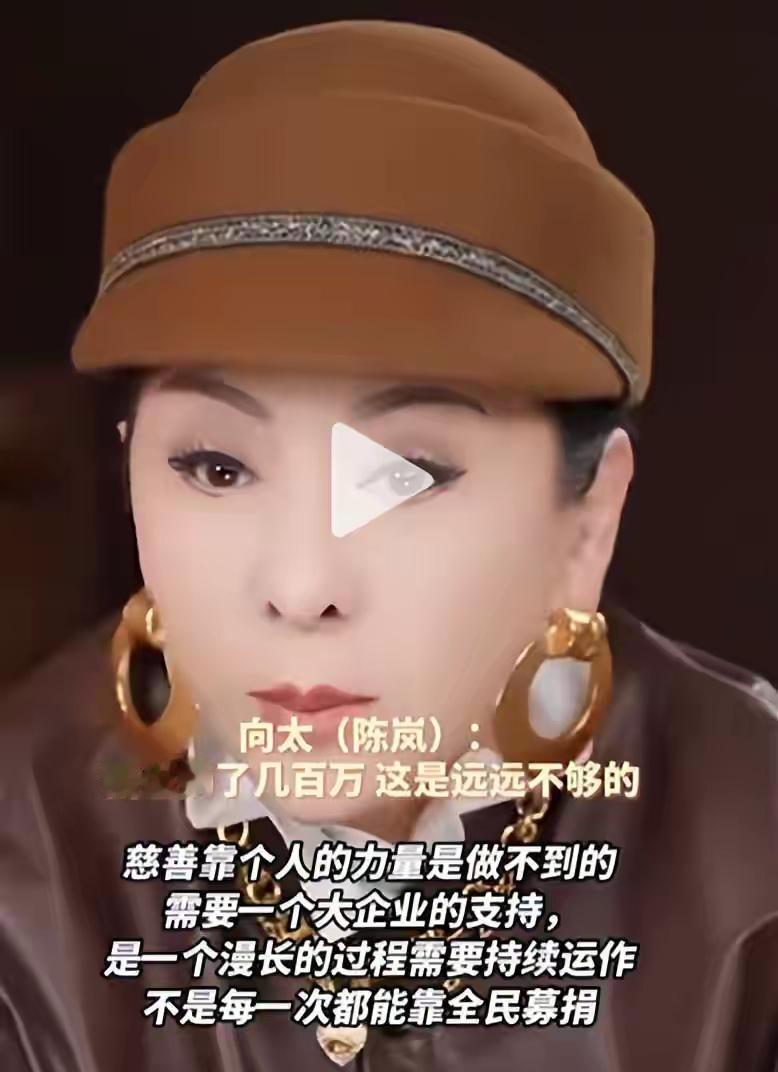 韩红“走个面”事件，再次证明向太才是人间清醒，关于慈善，李亚鹏太偏执，慈善靠个人