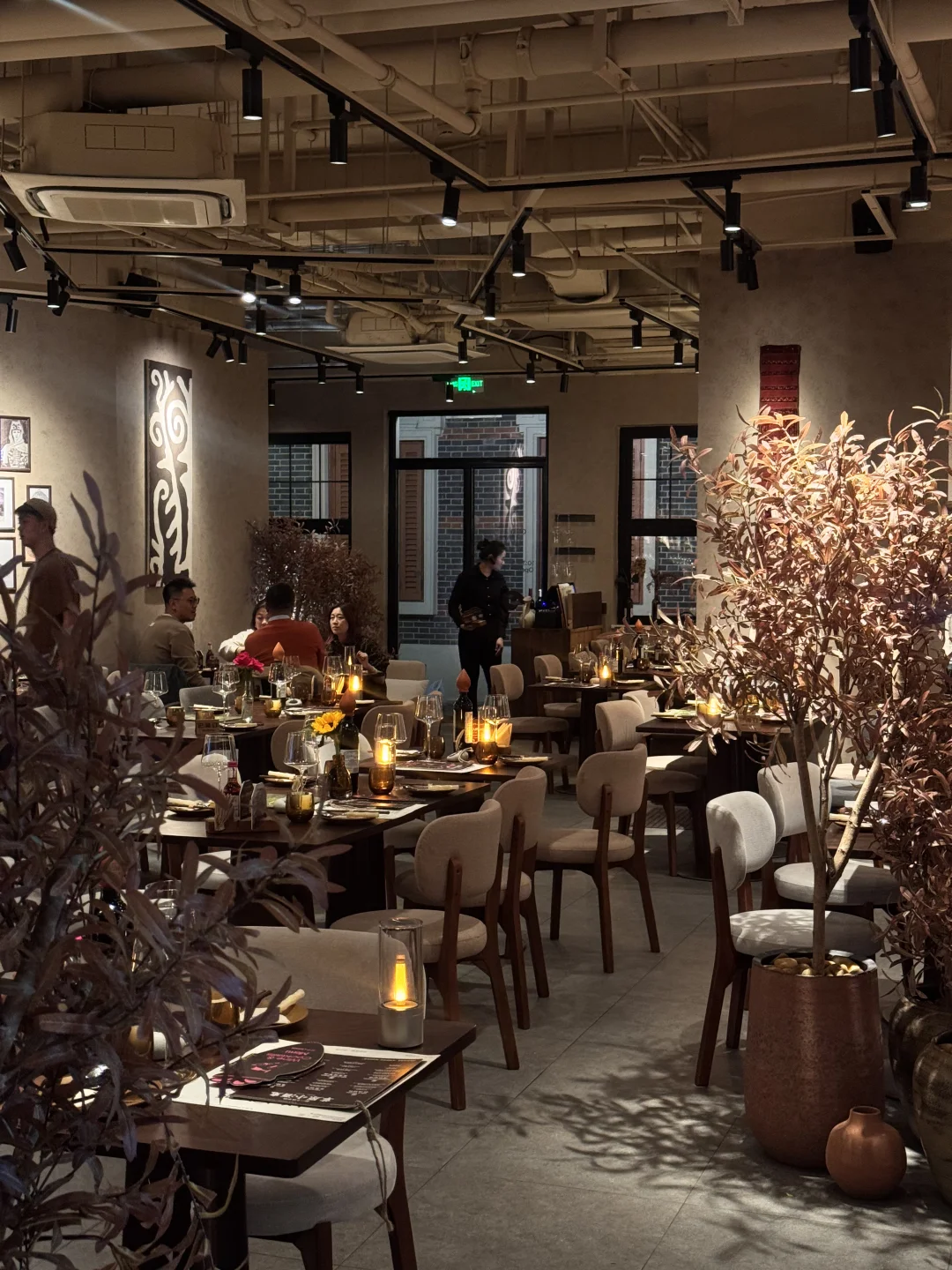 上海南京西路！！新开的小酒馆好chill🥂……