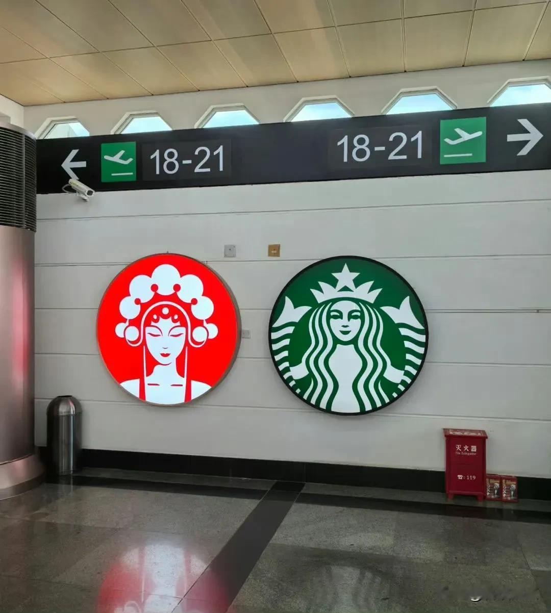 霸王茶姬和星巴克Logo，哪个更高级点？