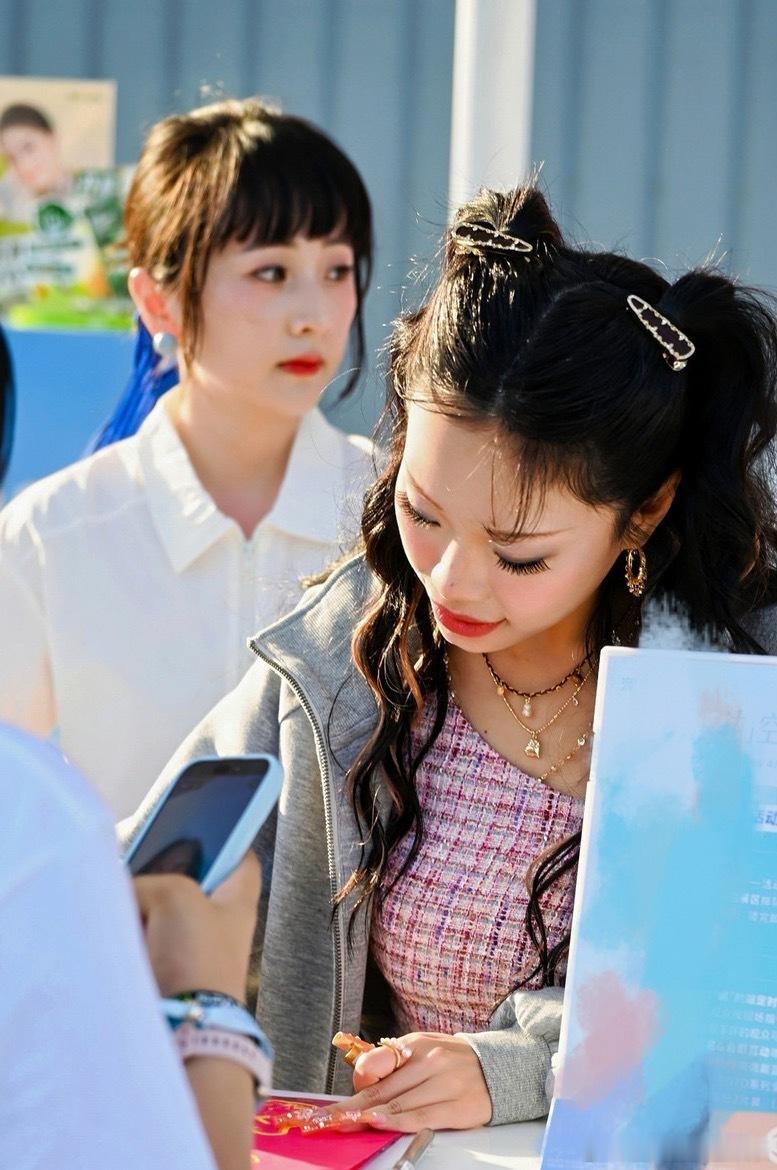 万妮达在福州说底气来自专业实力 现身福州的万妮达，发言充满力量。专业铸就自信，实