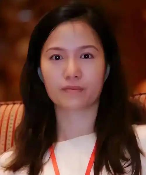 翁帆有身份，是清华高研院的助理研究员。拿了清华大学的建筑历史学博士。

可总有人