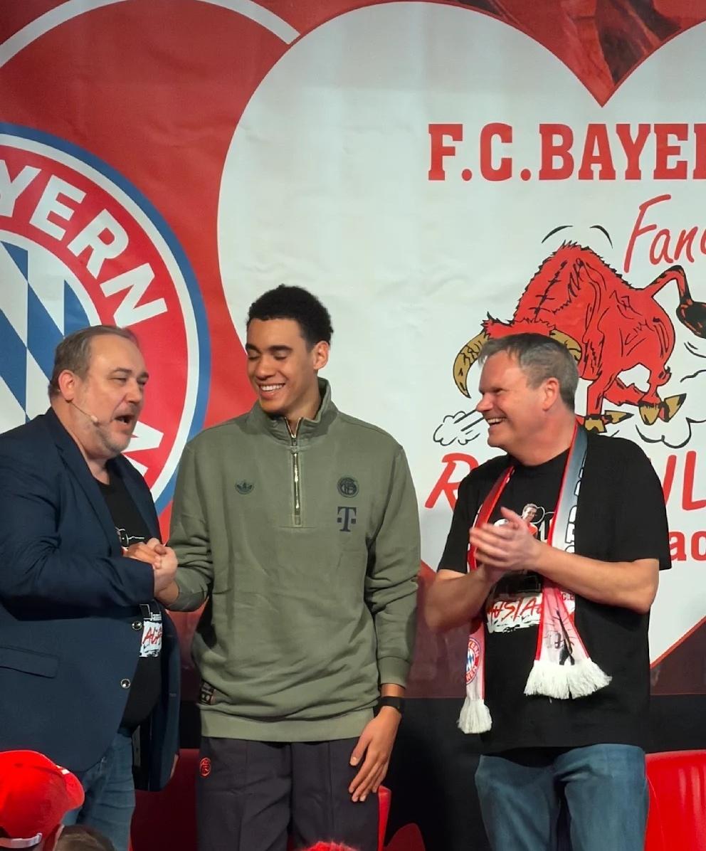 欧洲转会新闻汇总！
★绝不冒险！
穆夏拉表示他想在去年12月就回到赛场，但拜仁不