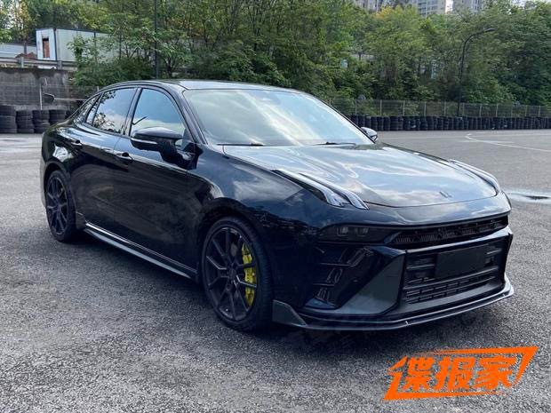 领克03++谍照图，动力搭载2.0T发动机，其最大功率达到257kW（350马力