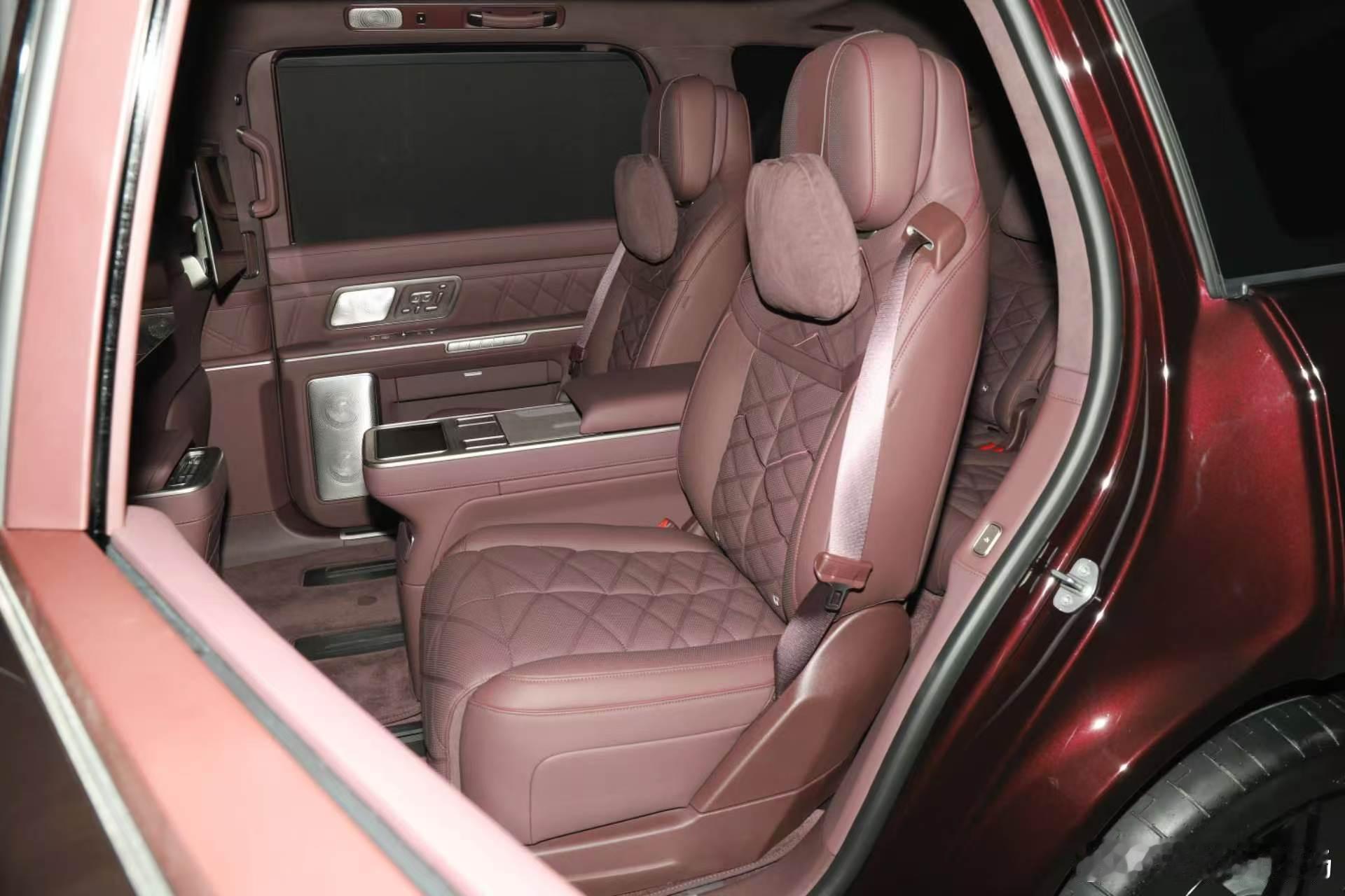 有一种“登登登登”的感觉…这么一看，全新一代理想L9 的内饰确实是一股清流…而且