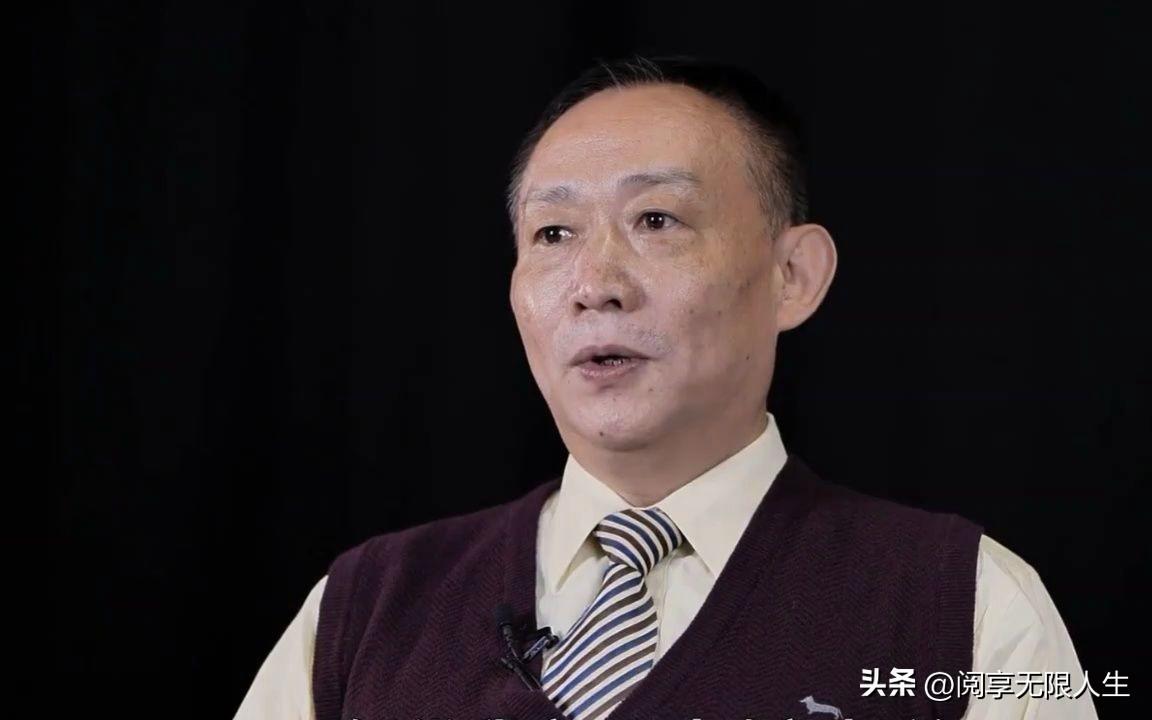 卢麒元曾言：“当今社会电商平台已成为新型大地主，流量收租，算法监控，垄断限流，全