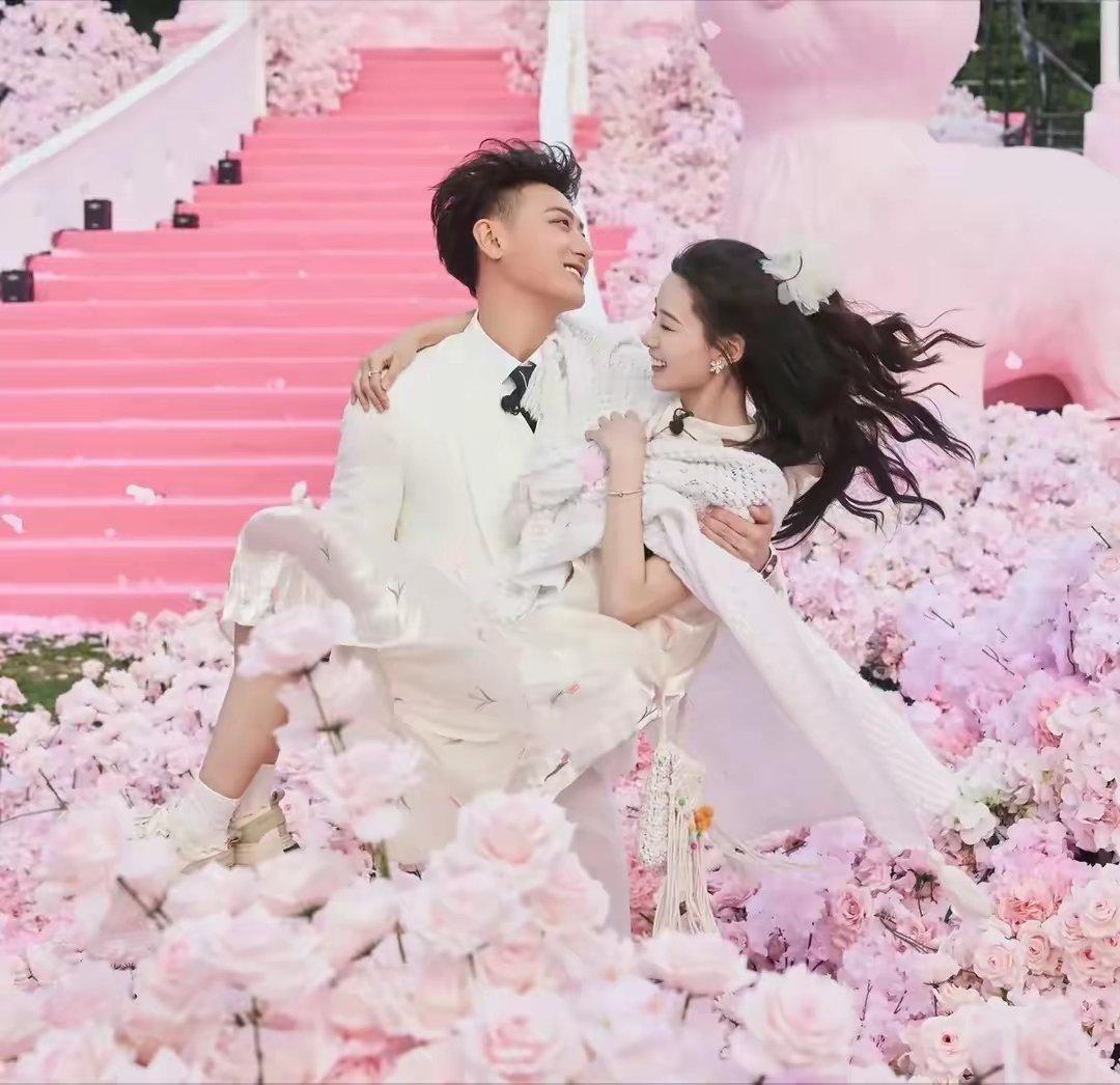 #黄子韬曾发文想要龙凤胎#每当黄子韬的这条微博被翻出来，总有粉丝好奇：“徐艺洋知