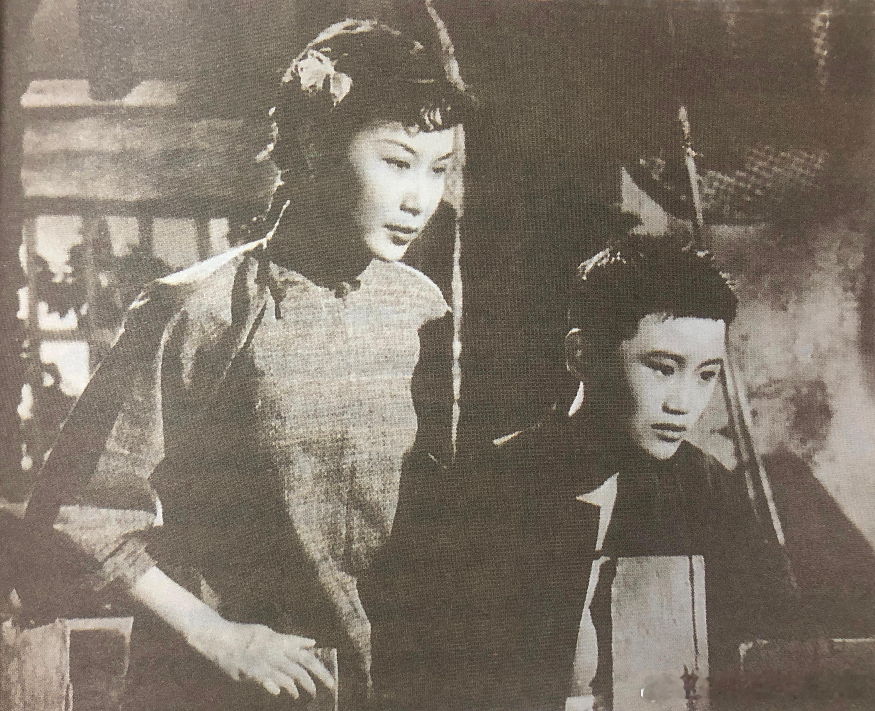 1949年电影《海誓》剧照中的牛犇与李丽华，当时李丽华认牛犇为干弟弟。李丽华19