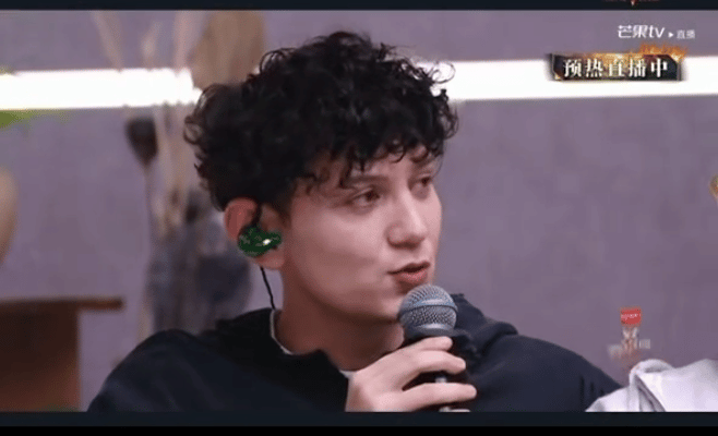 张睿披荆斩棘主持天赋发现了张睿的主持天赋万万没想到张睿主持这么出彩，即兴环节反应