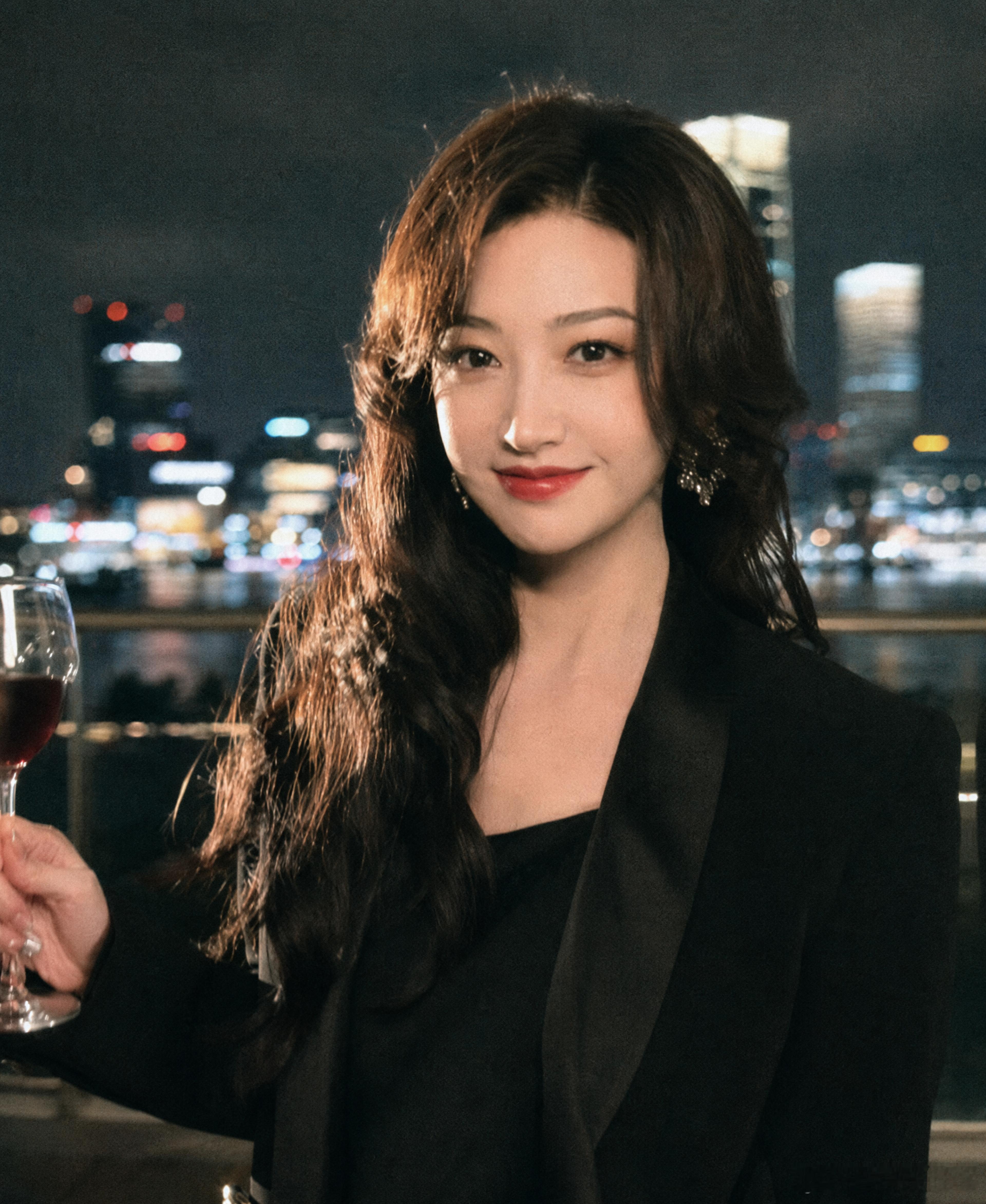 景甜[超话]  jt 景甜你是真的很不错 jt 不给景甜吃辣条 [抱一抱]周五快