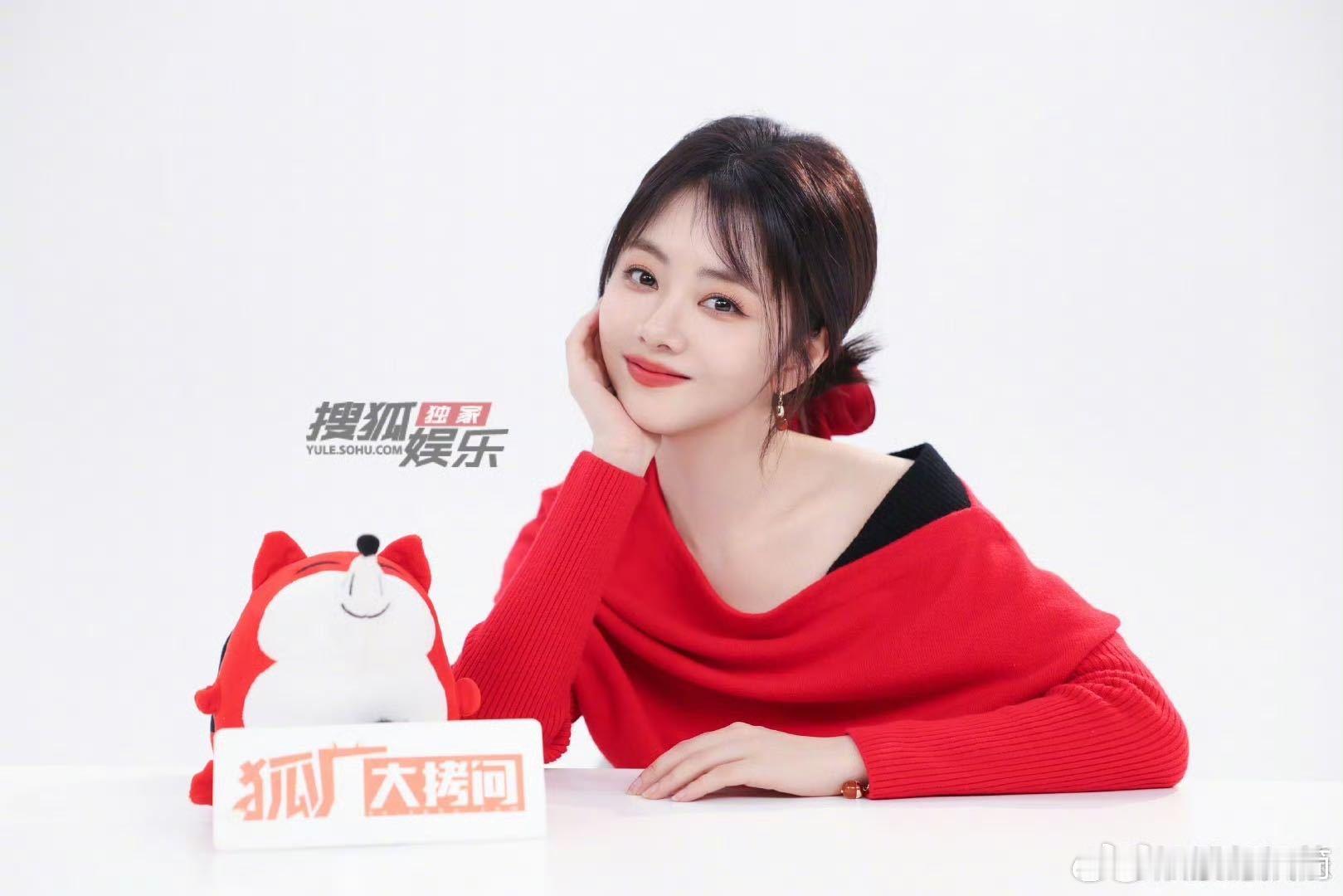 谭松韵[超话]  谭松韵说季英英很真实  谭松韵称季英英真实得可爱，面对压迫勇往