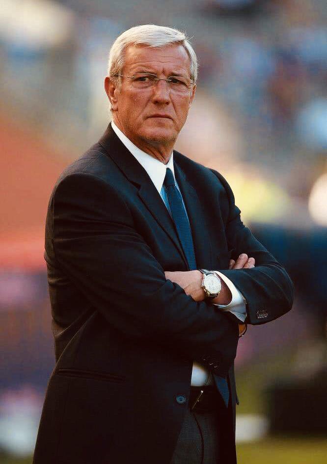 当意大利被爆出丑闻后:

意大利足协:      里皮，你给我交代清楚，这种臭毛