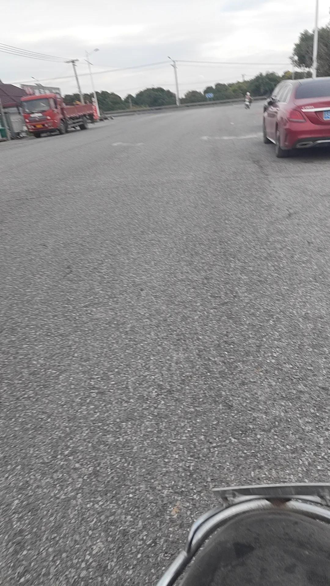红尘路上，车马如流。