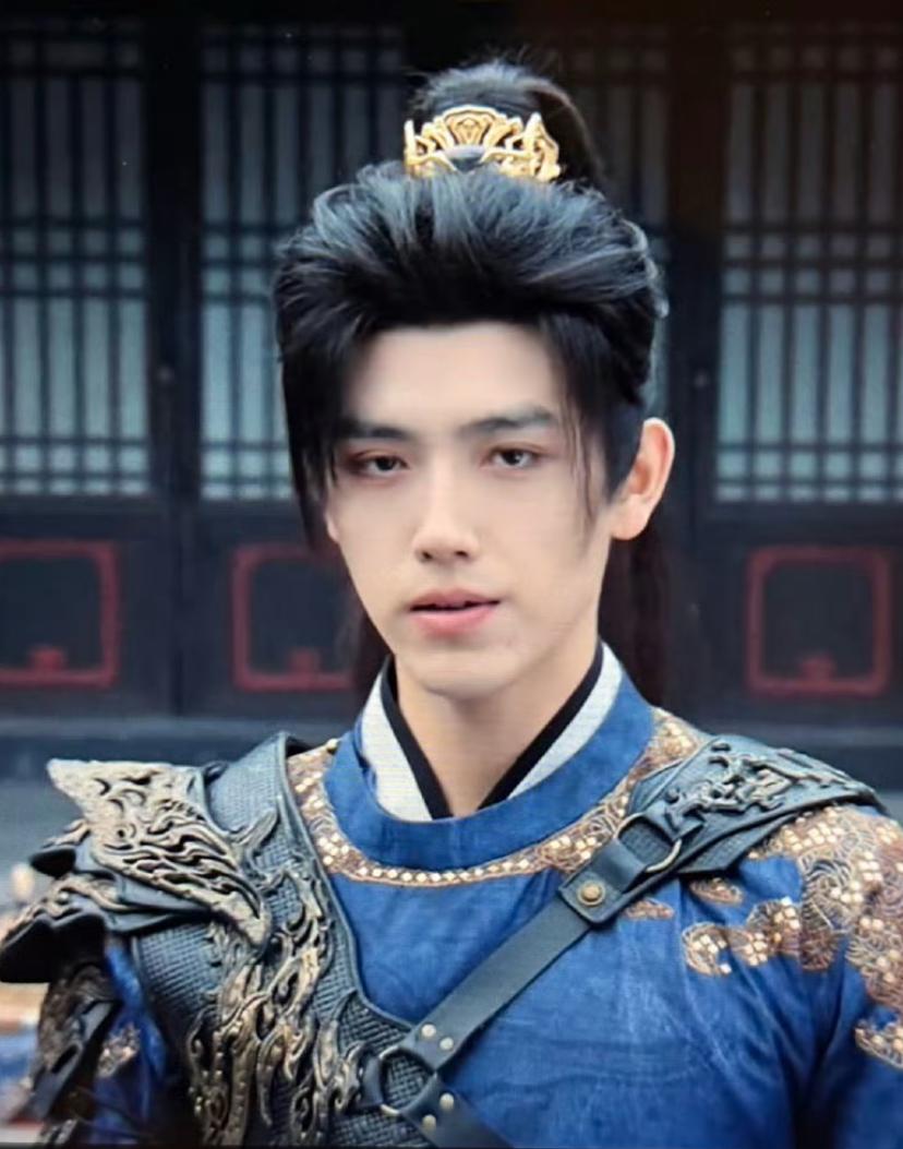 陈飞宇的问题究竟出在哪呢
明明之前他和孙千的那部年代剧，看着还挺有感觉，演技在线