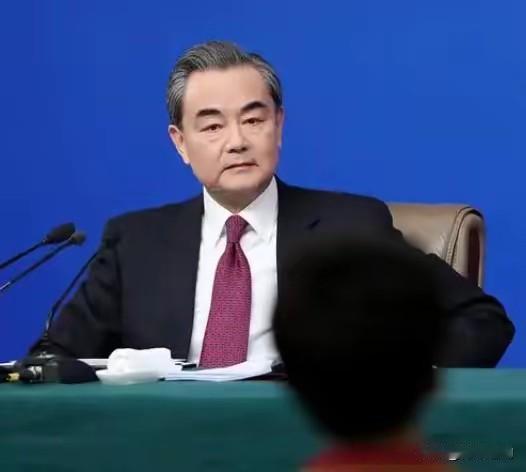 日本摊上大事了！有美国撑腰也不管用！王毅外长直言：中国有权对日本再清算！
 
谁