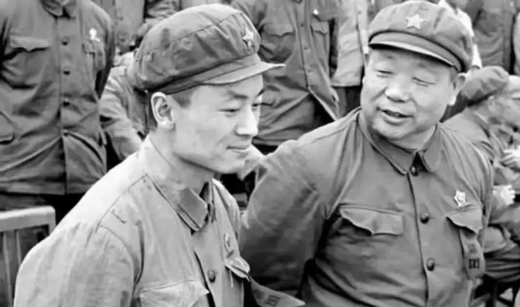 1947年，一个农民给解放军带路时，说了一句：“我有一个哥哥，叫陈锡联，跟红军走