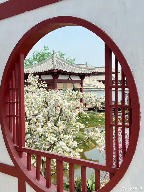 下联：长亭宿醉杏花村。

（题图来自网络）