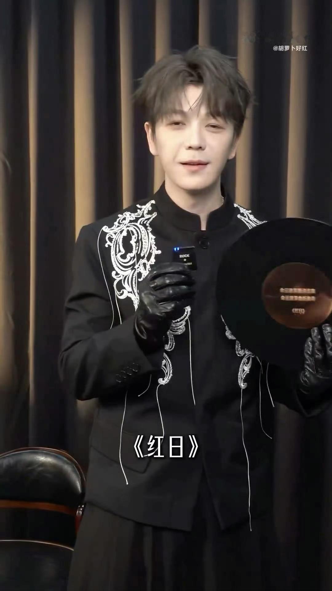 王栎鑫最想和陈奕迅合作舞台不忘初心奔赴音乐热爱，王栎鑫一直心心念念想和陈奕迅同台