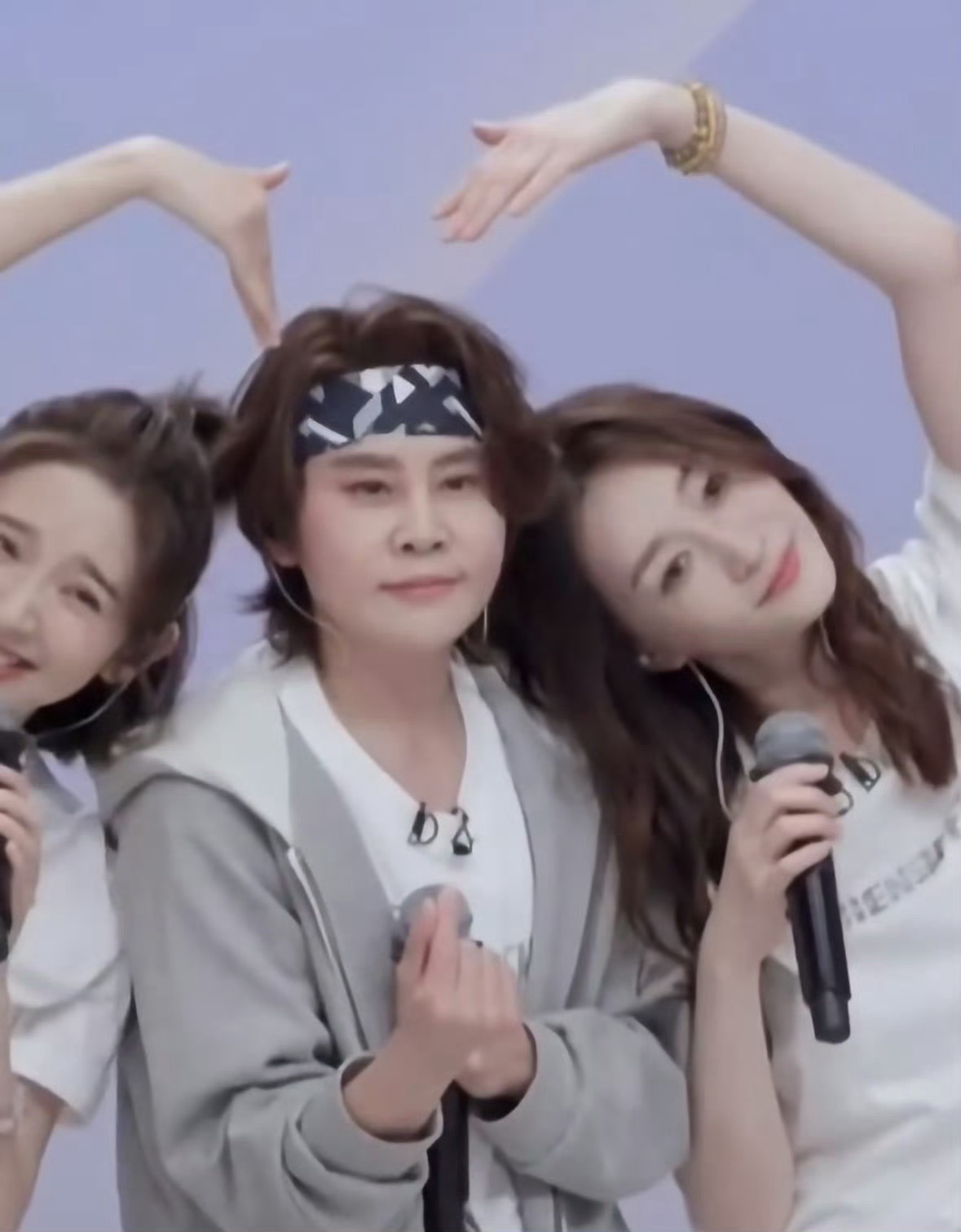 王濛 组内唯一大vocal- 李小冉：全程严重跑调，被调侃“跑调跑到姥姥家”- 