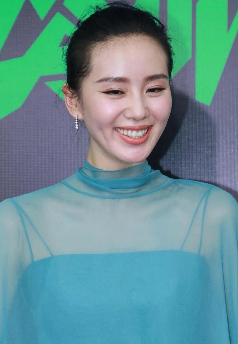 曾经的刘诗诗，高清怼脸生图！这皮肤也太好了吧！细腻光滑紧致，五官精致立体，姣好的