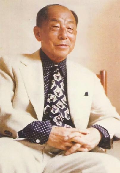 1993年，一位大陆记者在台北寓所见到了年过九旬的张学良。
当被小心翼翼地问起“
