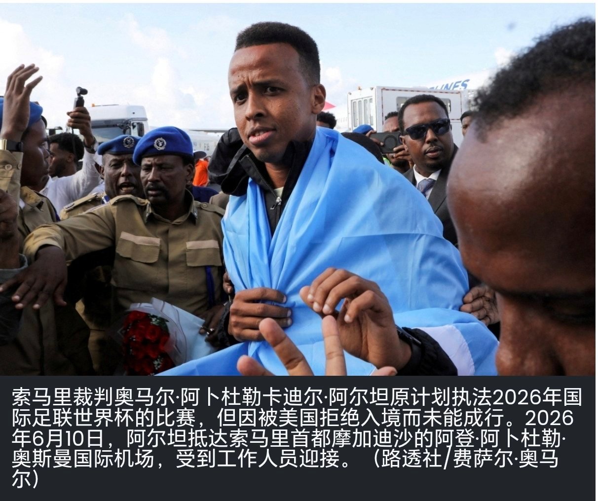 世界杯大v观赛团 本届世界杯开赛前夕，国际足联主席因凡蒂诺在墨西哥接受记者采访。