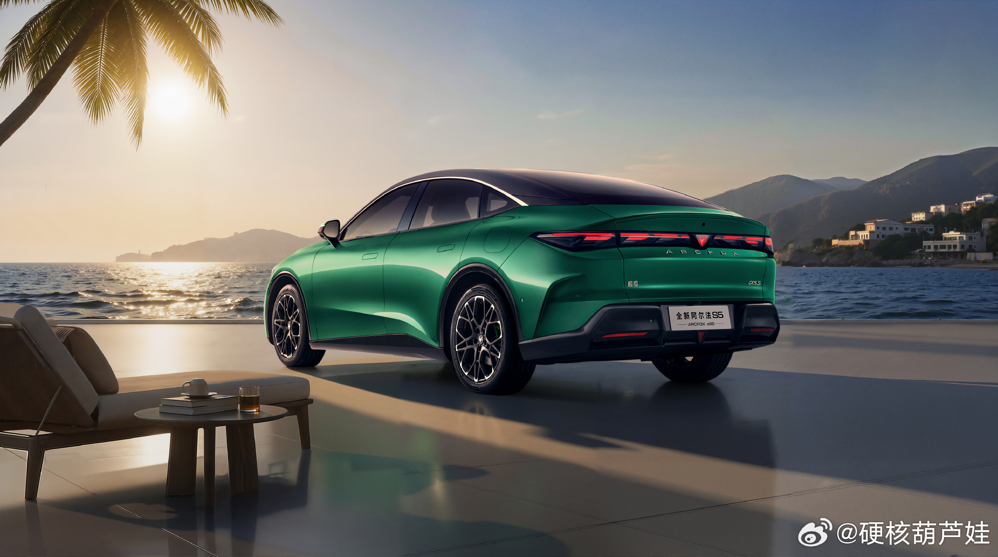 蓝眼狐是L3吗蓝眼狐：凝视未来的那束光夜色如墨，车流如织。一道幽蓝的光，在车海中