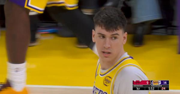 湖人大将拉拉维亚真是太让人费解了！虽然今天湖人在主场以142：130力克公牛，但